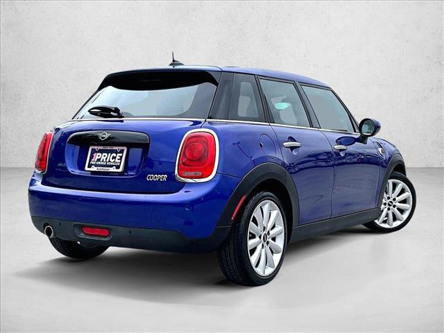 Used 2021 MINI Cooper 4-Door Hardtop image 2