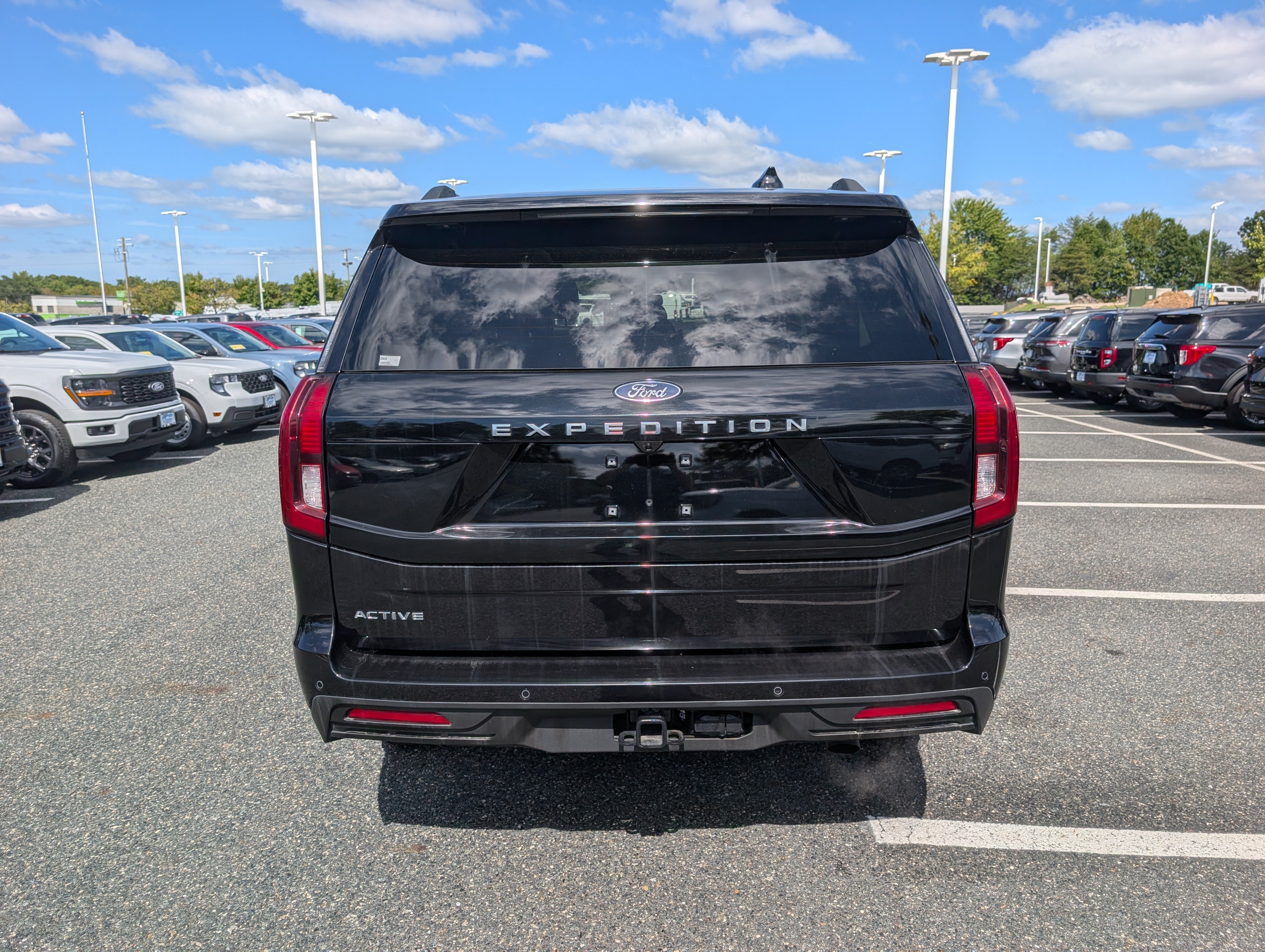 Certified 2025 Ford Expedition Active AWD/4WD image 5
