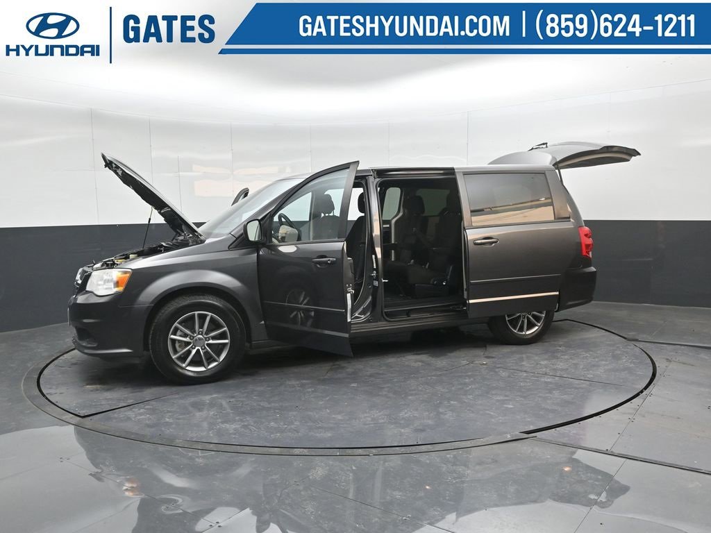 Used 2016 Dodge Grand Caravan SE image 45