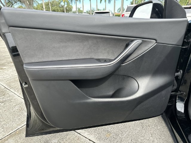 Used 2022 Tesla Model Y Performance AWD/4WD image 13
