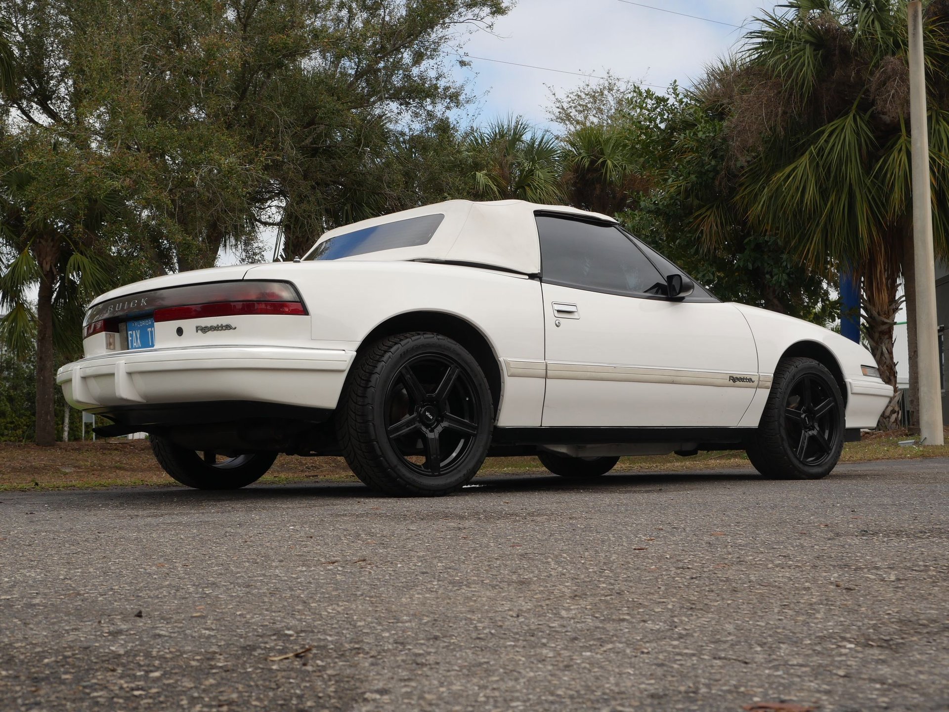 Used 1990 Buick Reatta Convertible image 40