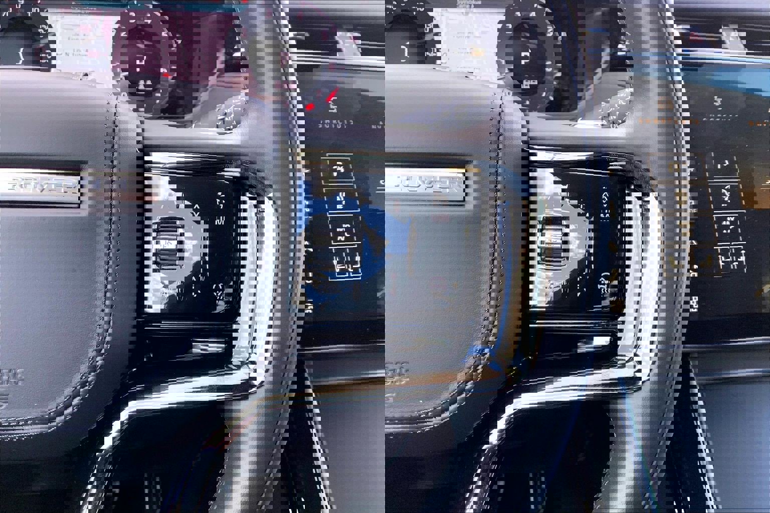 Used 2025 Land Rover Range Rover Velar Dynamic SE image 22