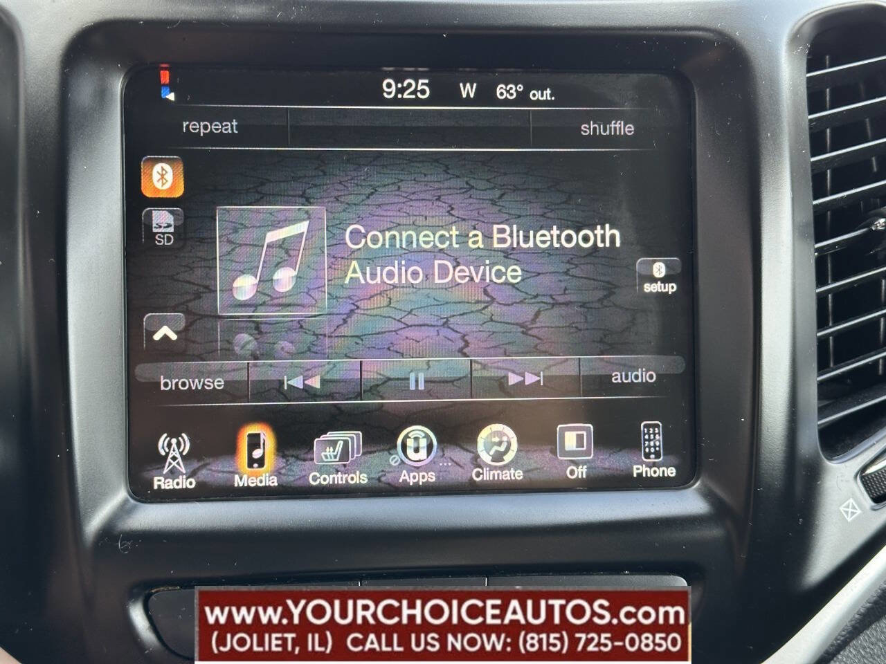 Used 2017 Jeep Cherokee Trailhawk w/ Cold Weather Group image 40