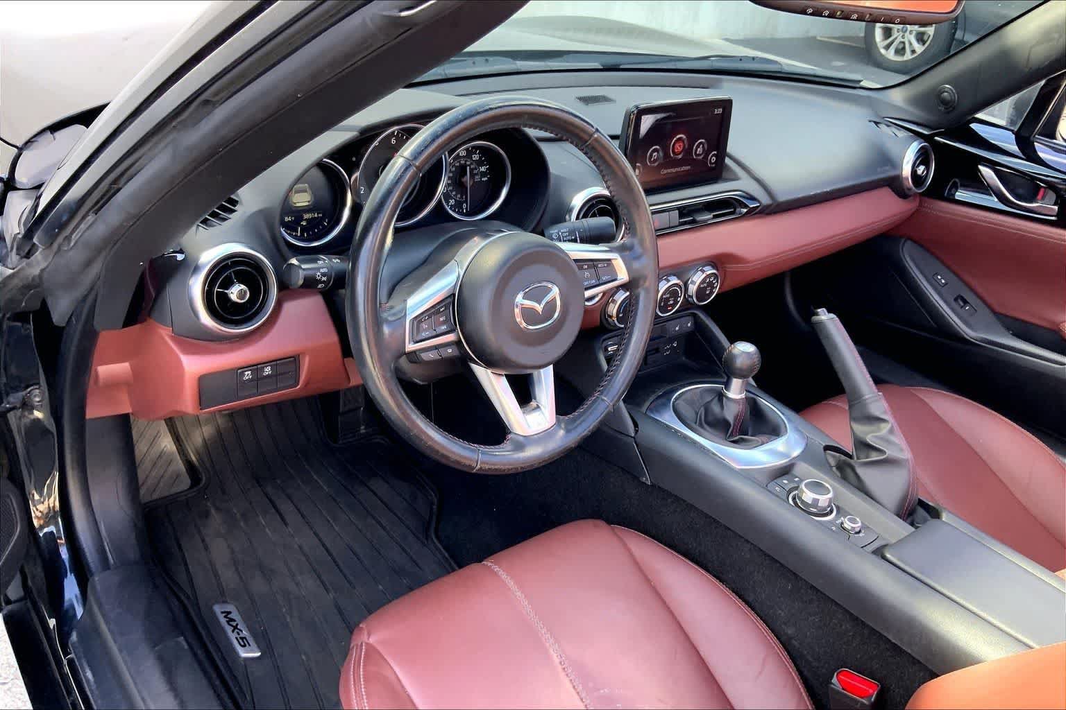 Used 2019 MAZDA MX-5 Miata RF Grand Touring w/ GT-S Package RWD image 2