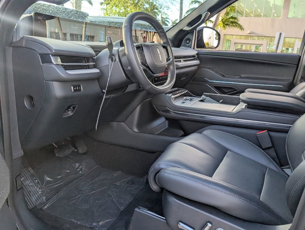 New 2026 Lincoln Navigator L Reserve AWD/4WD image 12