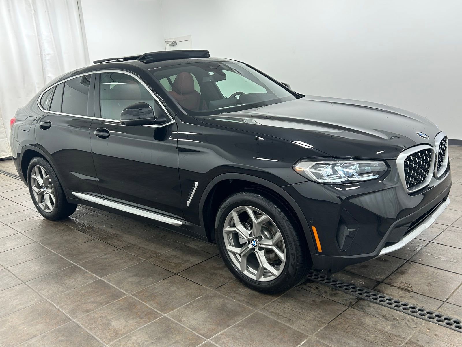 Used 2025 BMW X4 xDrive30i AWD/4WD image 6