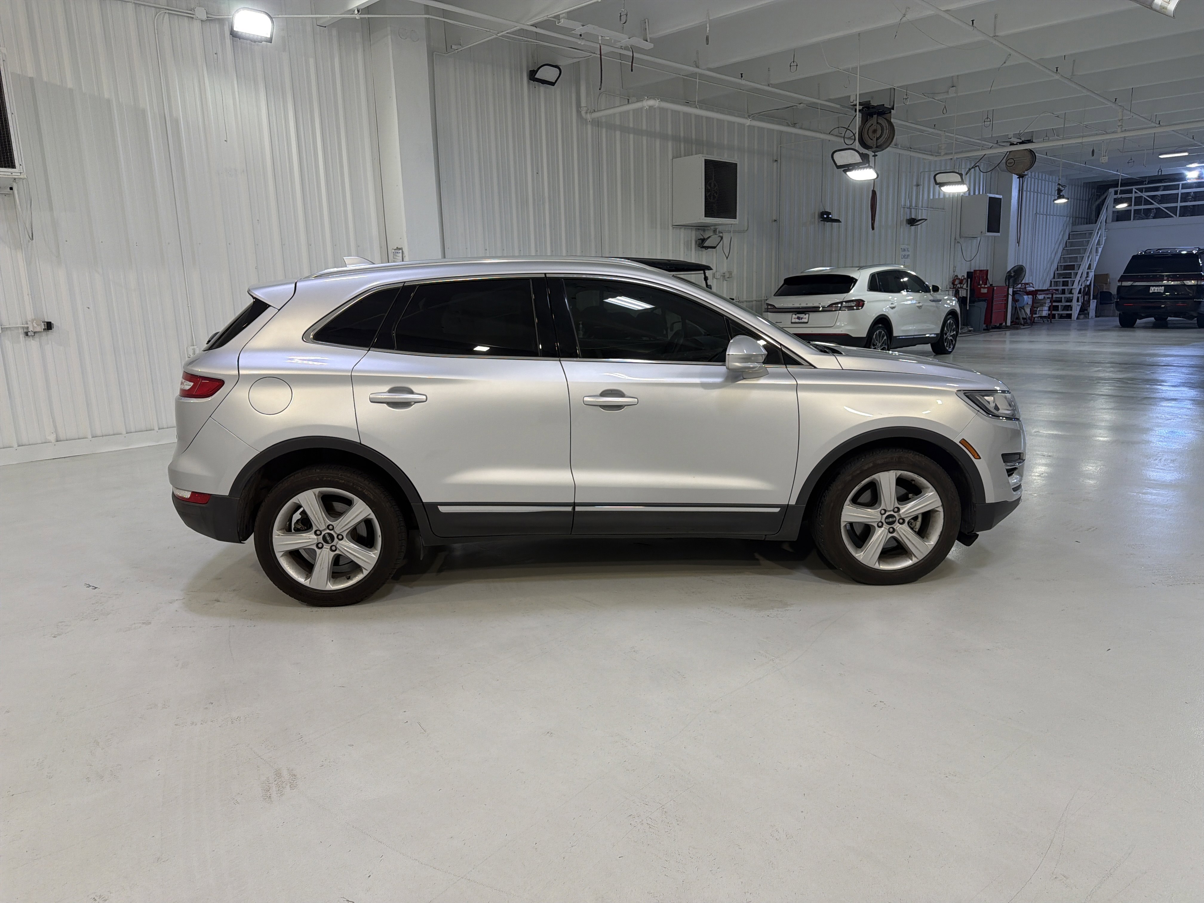 Used 2017 Lincoln MKC Premiere FWD image 6