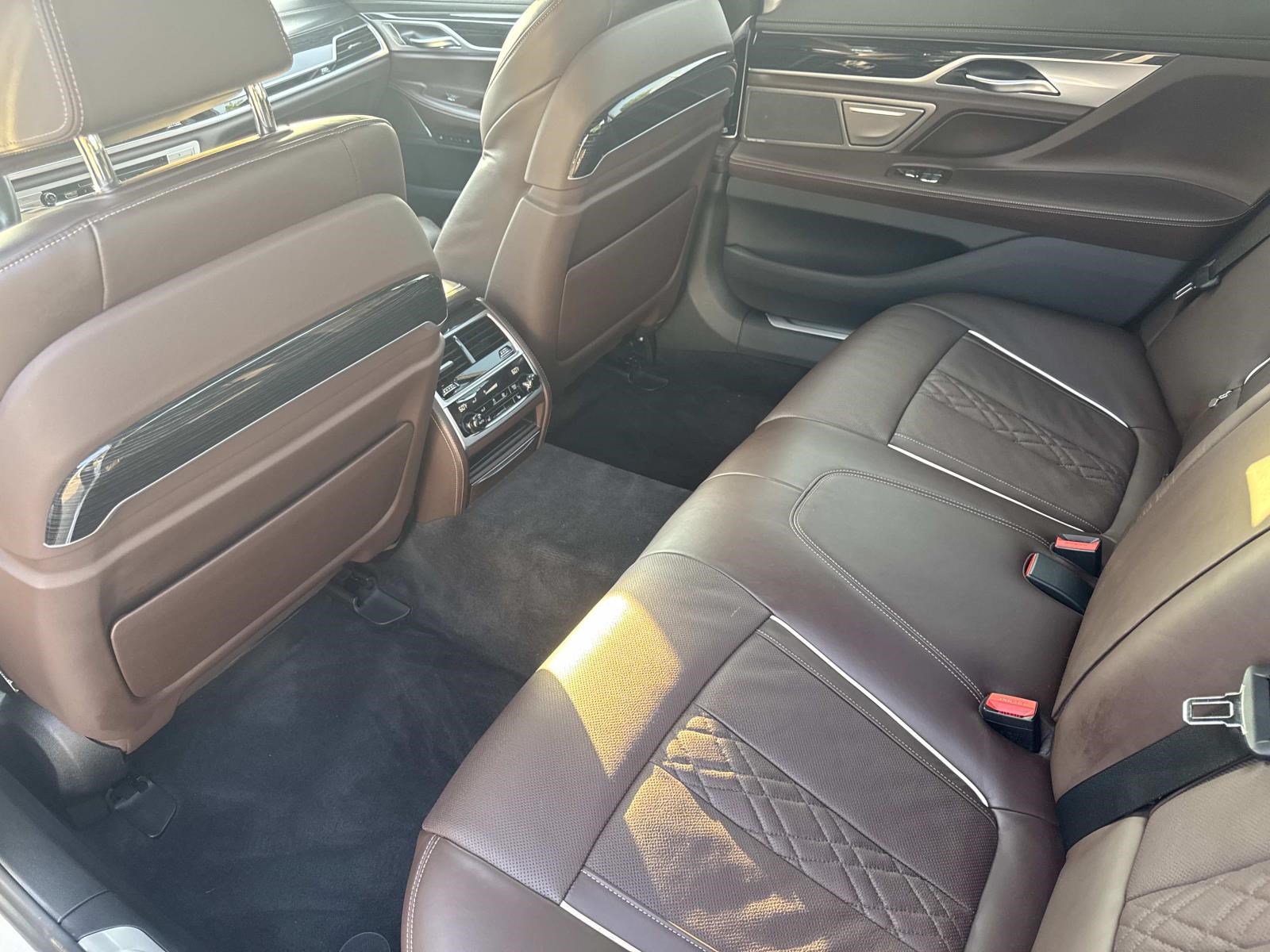 Used 2020 BMW 750i xDrive w/ Executive Package AWD/4WD image 46