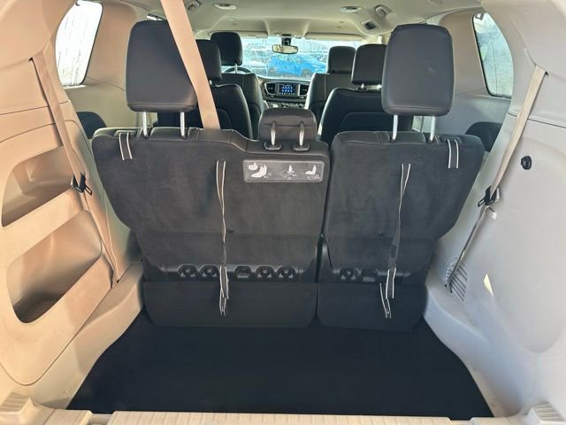 Used 2018 Chrysler Pacifica Touring-L image 20