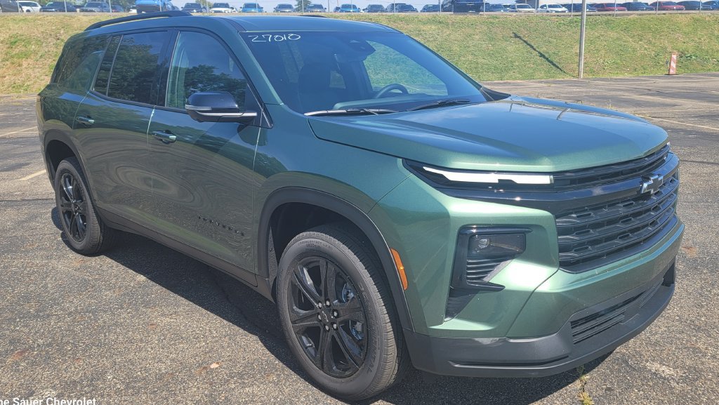 New 2027 Chevrolet Traverse LT w/ Midnight/Sport Edition FWD image 2