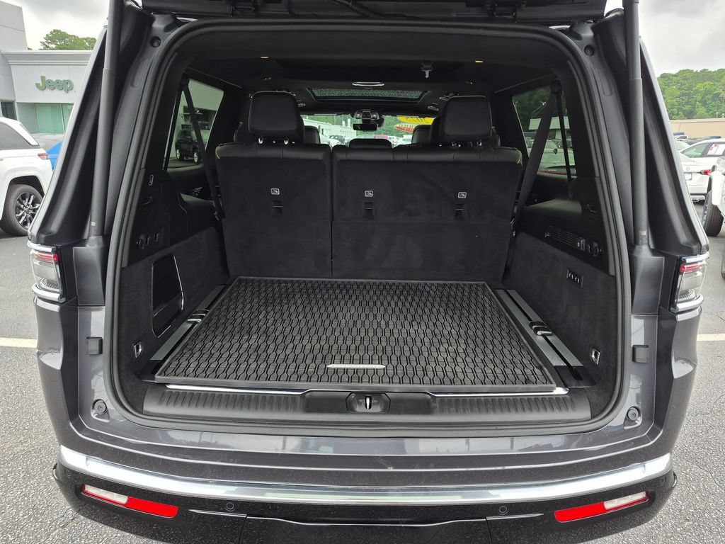 Certified 2025 Jeep Grand Wagoneer L Series III w/ HD Trailer Tow Package AWD/4WD image 30