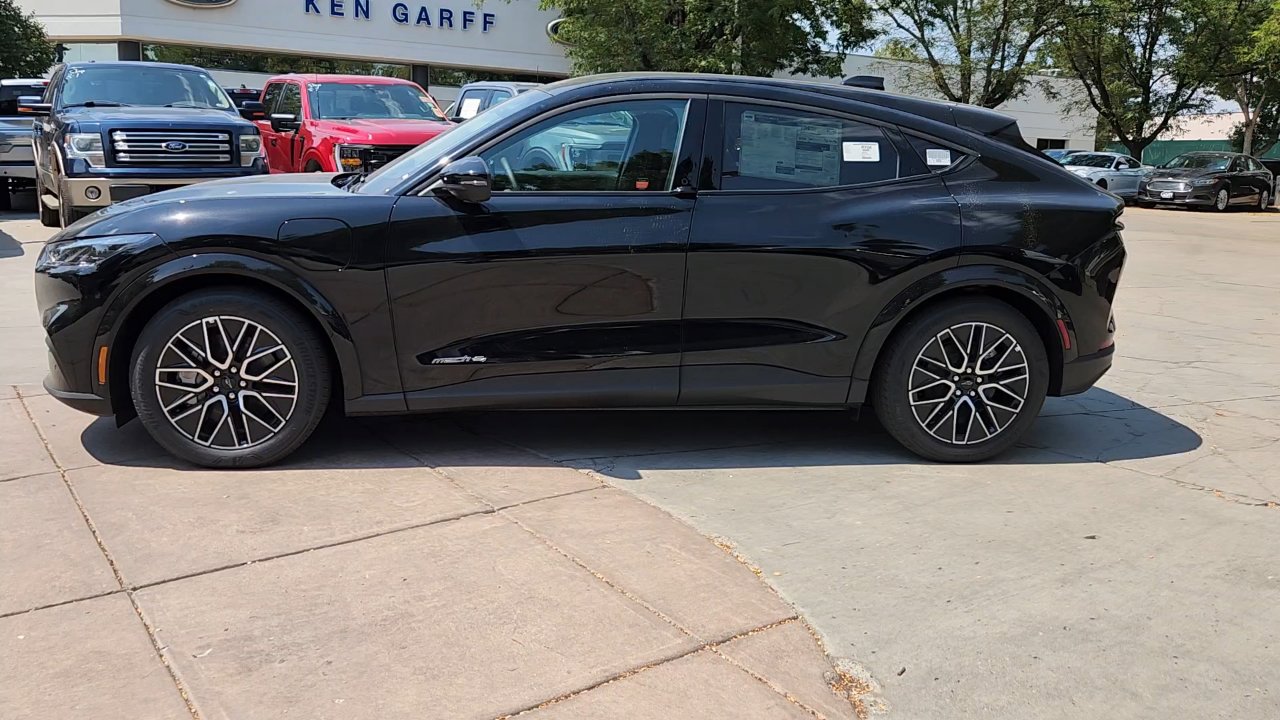 New 2025 Ford F350 Lariat w/ FX4 Off-Road Package image 3