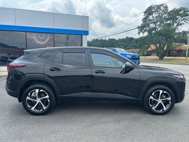 Used 2025 Chevrolet Trax RS w/ Sunroof Package FWD image 12