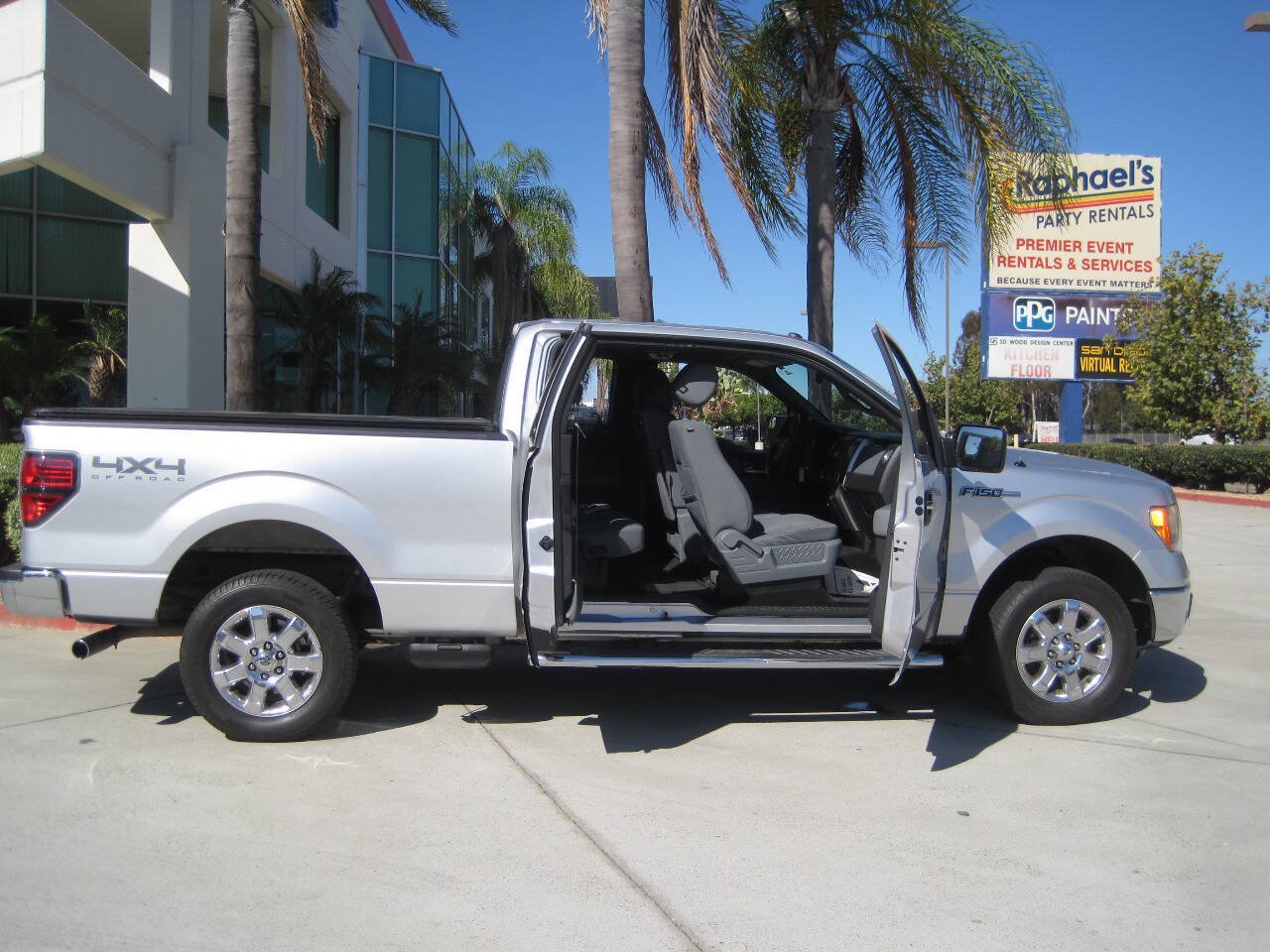 Used 2013 Ford F150 XLT w/ Luxury Equipment Group AWD/4WD image 12
