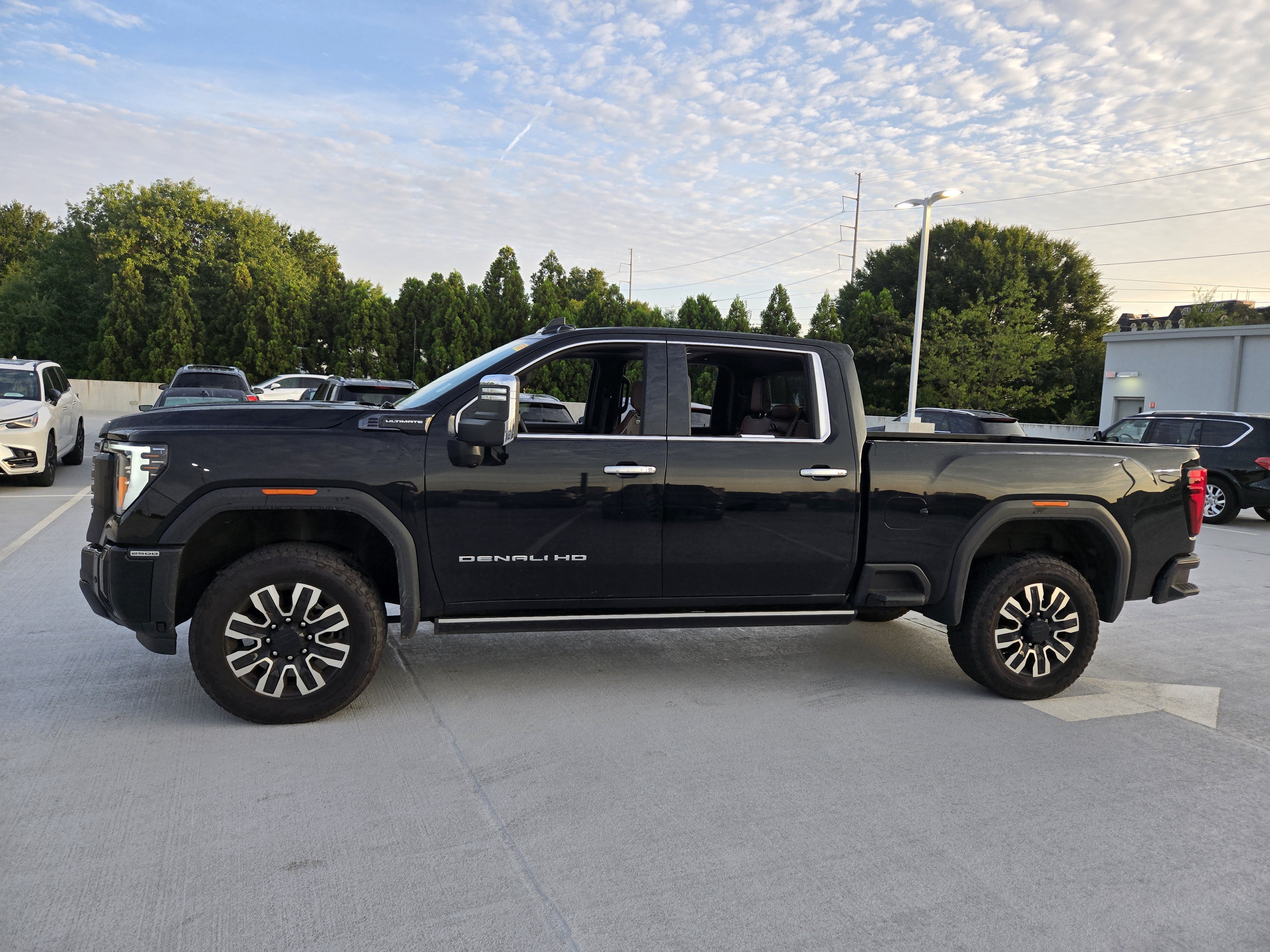 Used 2025 GMC Sierra 2500 Denali Ultimate w/ Max Trailering Package AWD/4WD image 2