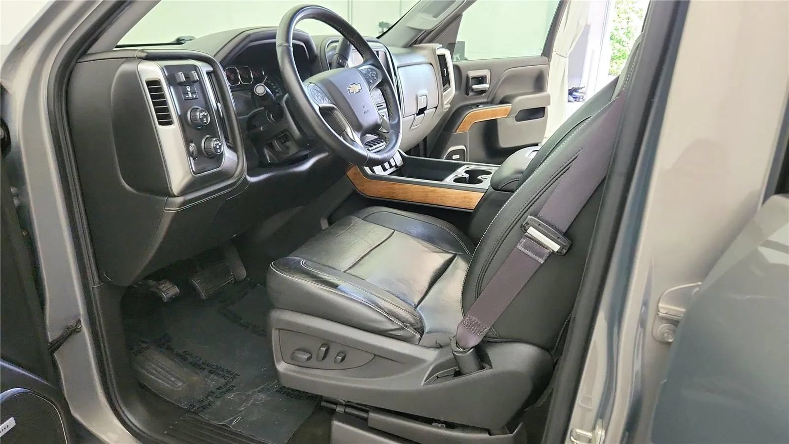 Used 2017 Chevrolet Silverado 1500 LTZ w/ Sport Package AWD/4WD image 22