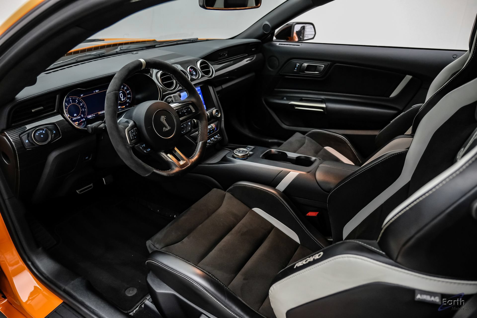 Used 2020 Ford Mustang Shelby GT500 w/ Carbon Fiber Track Pack RWD image 2