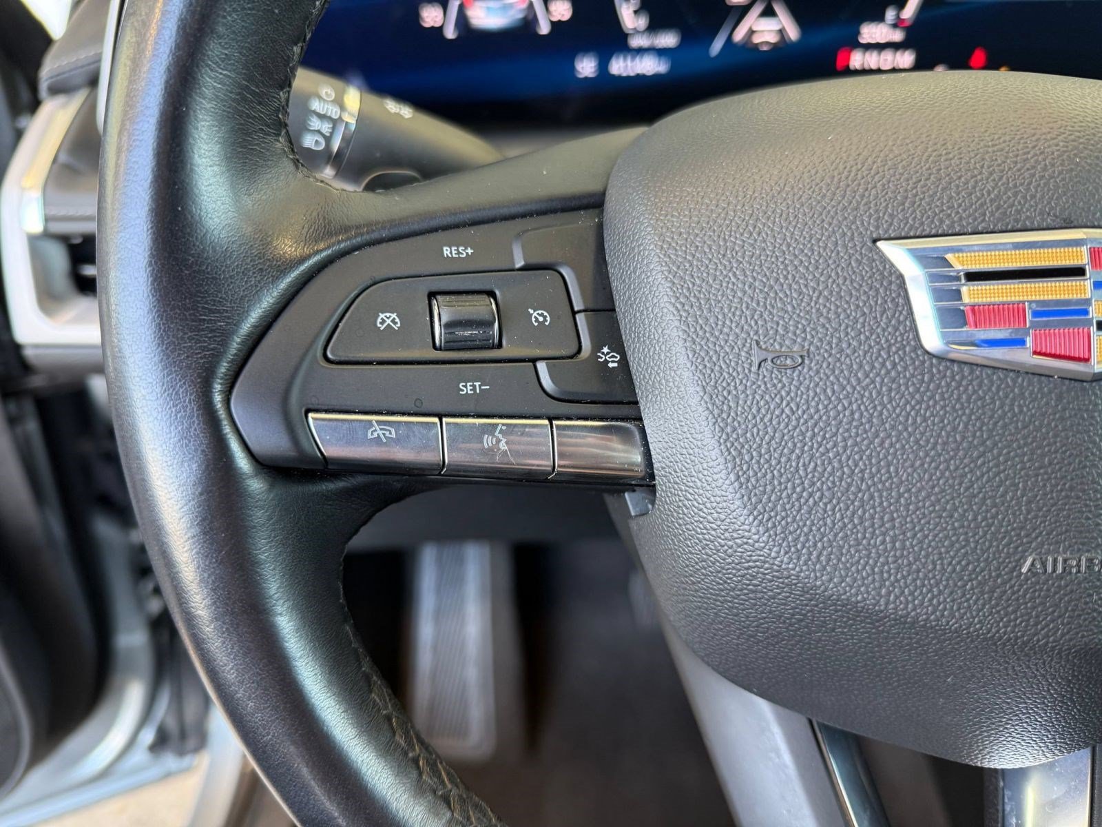 Used 2025 Cadillac XT4 Premium Luxury FWD image 17