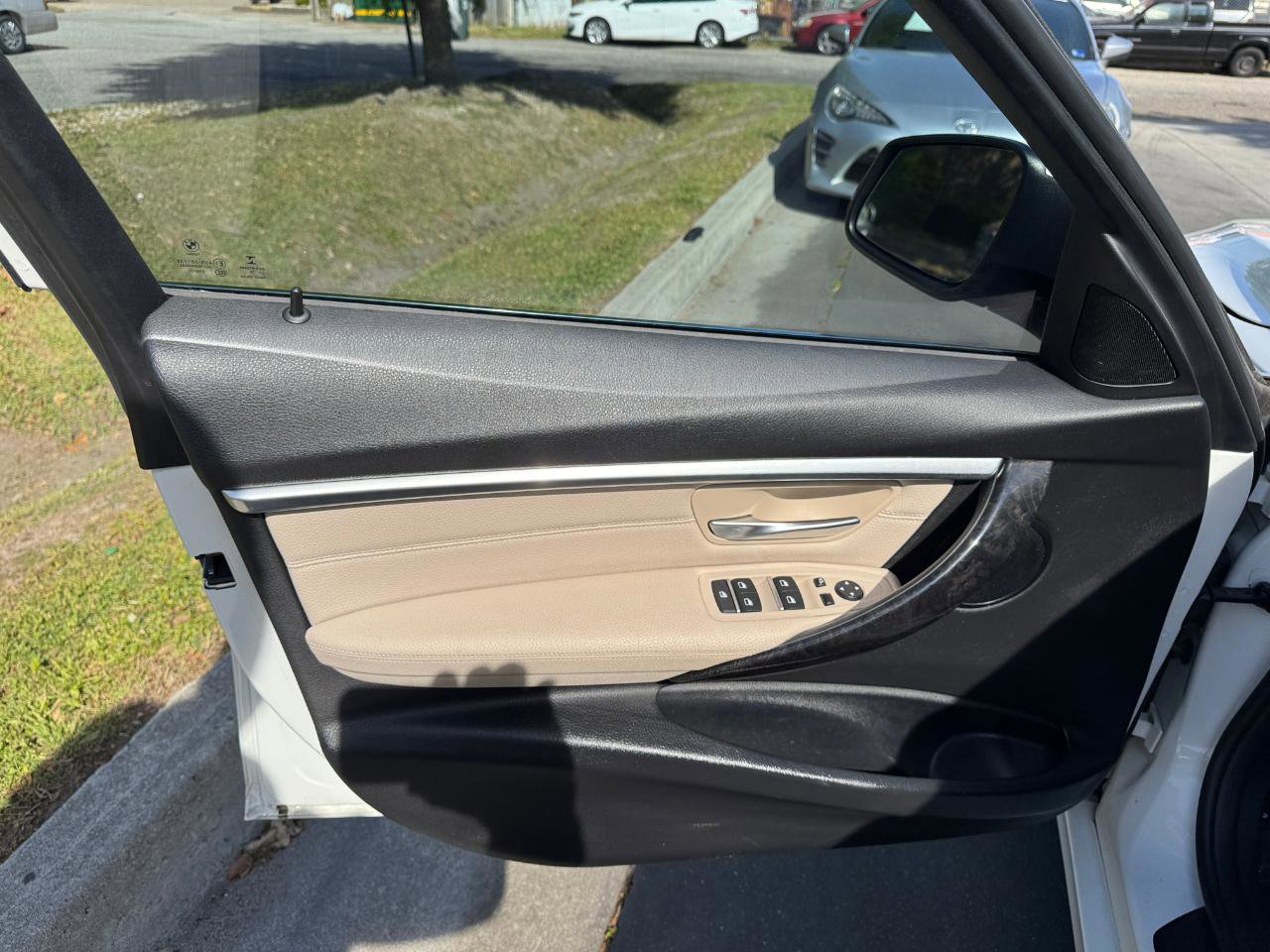 Used 2017 BMW 330i xDrive Sedan image 11