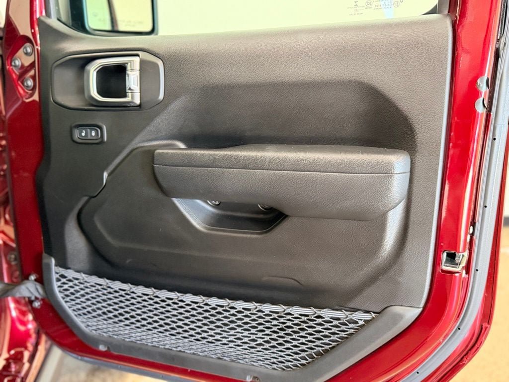 Used 2022 Jeep Gladiator Sport AWD/4WD image 16