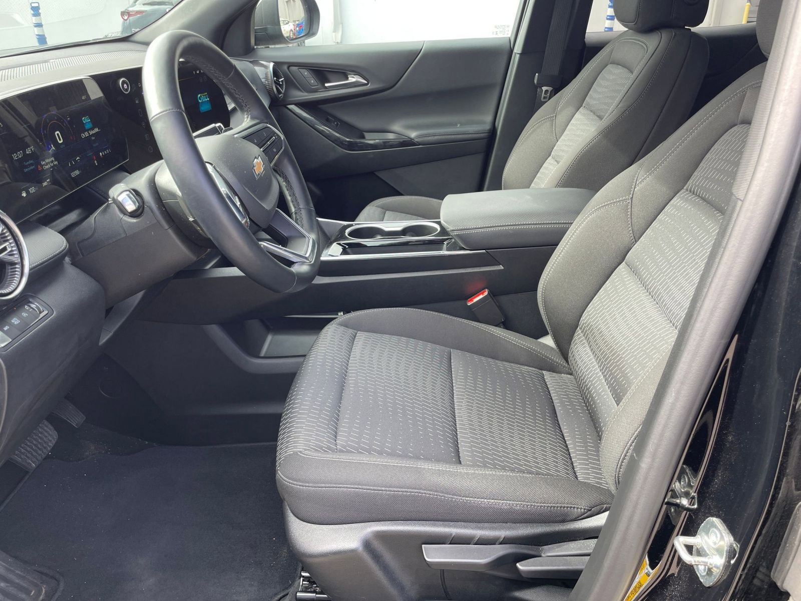 Used 2025 Chevrolet Equinox LT image 25