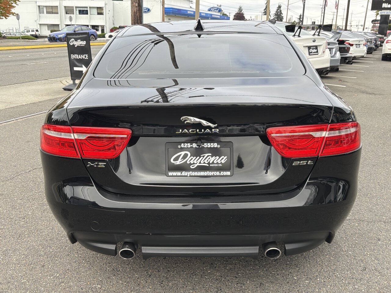Used 2017 Jaguar XE RWD image 4