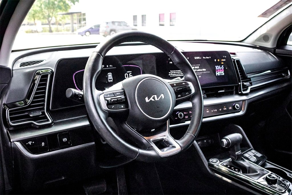 Used 2025 Kia Sportage EX image 15