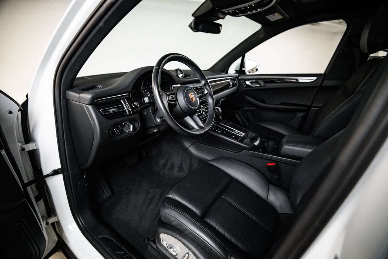 Certified 2023 Porsche Macan AWD/4WD image 4