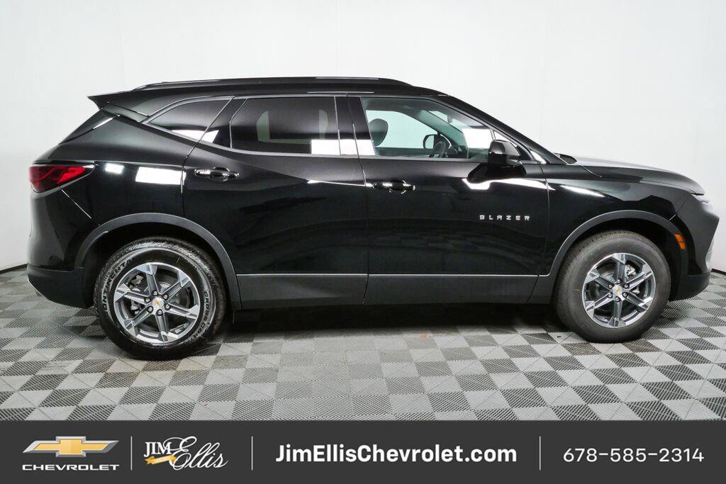 New 2026 Chevrolet Blazer LT w/ Convenience Package FWD image 2
