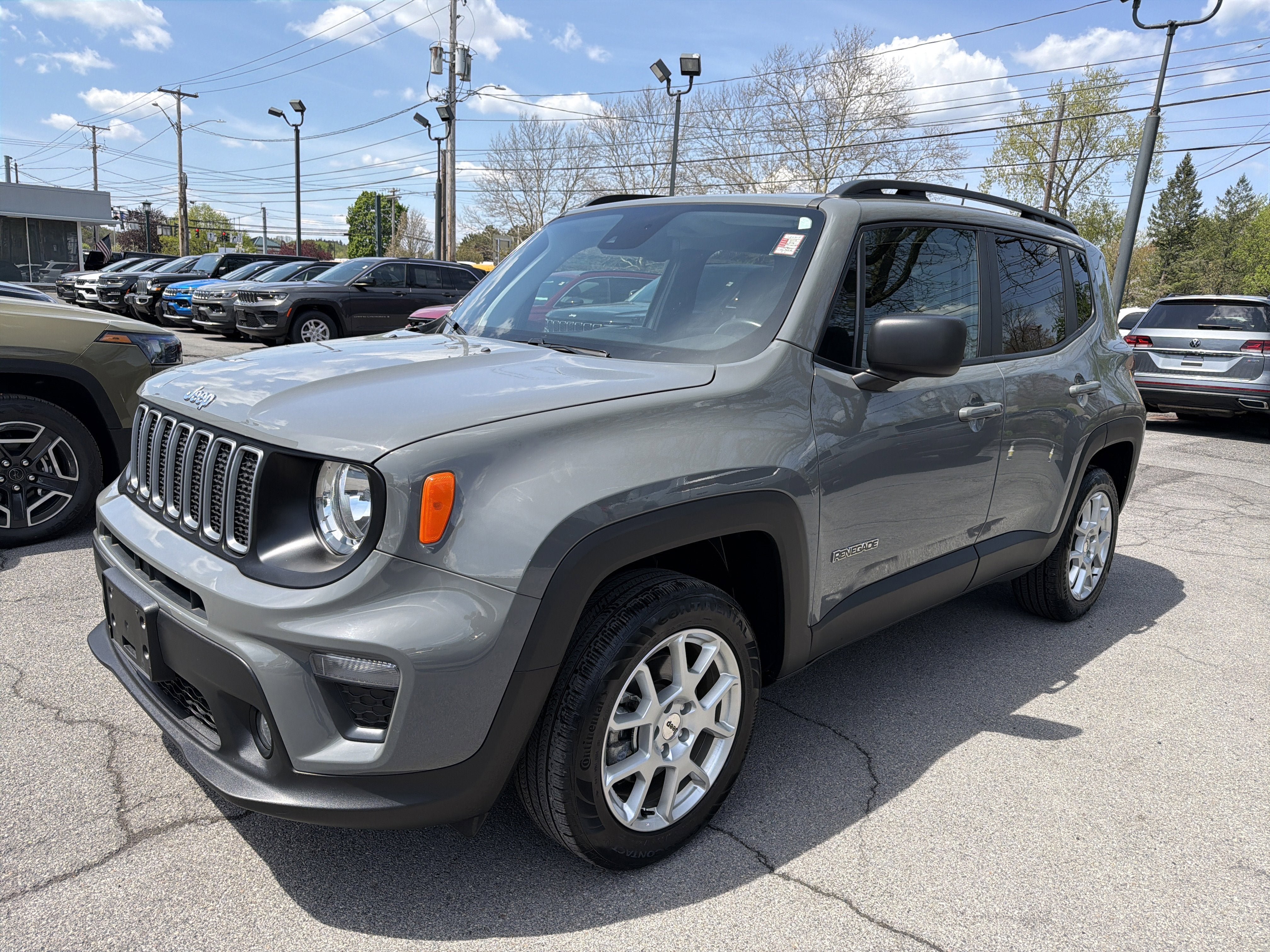 Used 2022 Jeep Renegade Latitude w/ Convenience Group AWD/4WD image 4