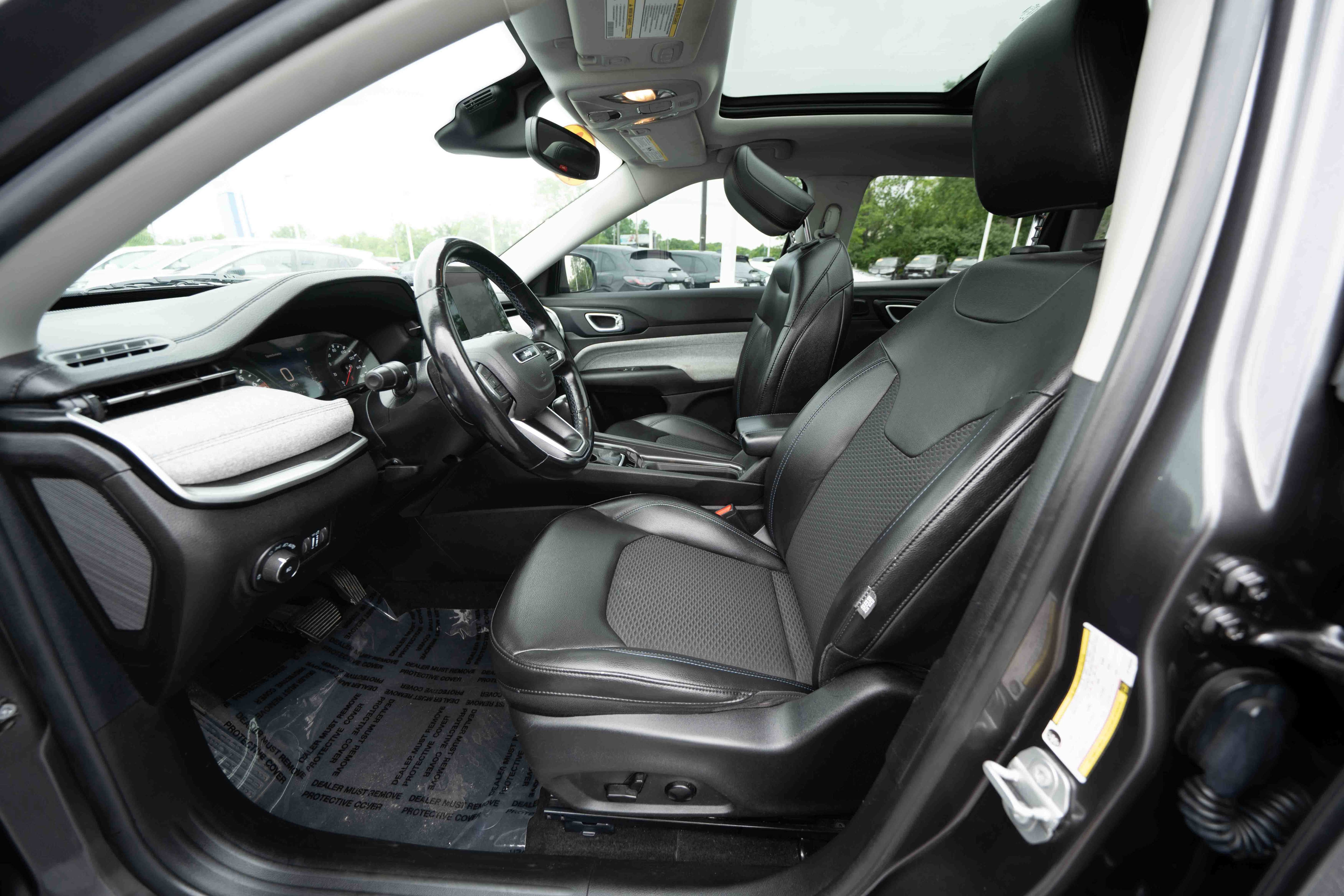 Used 2022 Jeep Compass Latitude w/ Sun and Sound Group FWD image 9