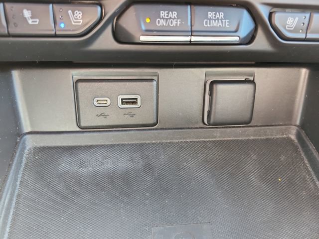 Used 2023 GMC Yukon XL SLT image 33