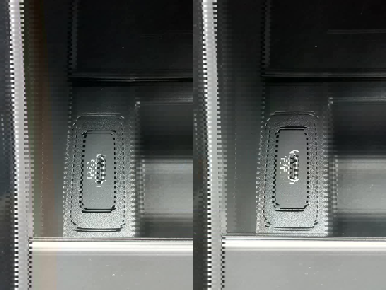 Certified 2024 Land Rover Range Rover Velar Dynamic SE image 33