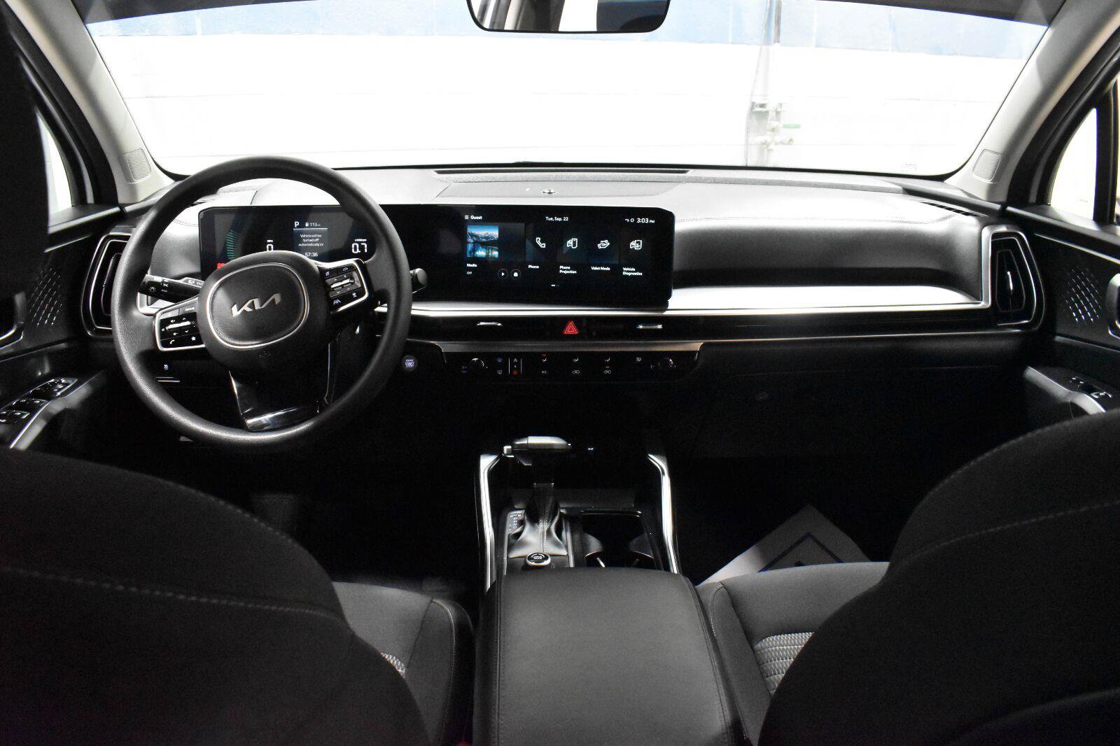 Used 2025 Kia Sorento LX FWD image 6