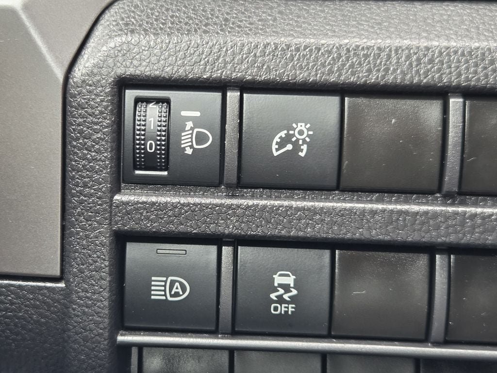 Used 2024 Toyota Tacoma SR5 AWD/4WD image 24
