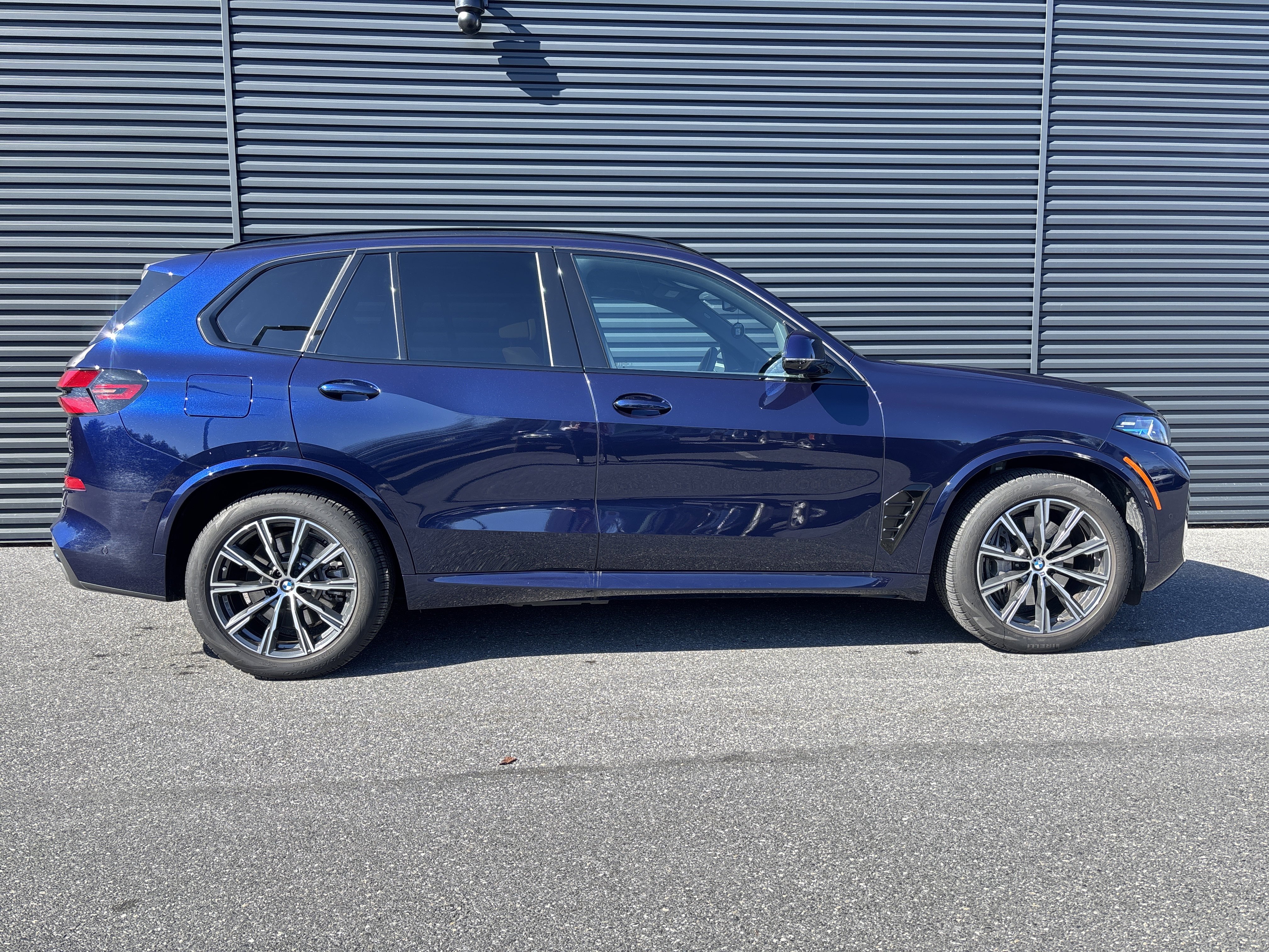 Used 2026 BMW X5 xDrive50e image 6