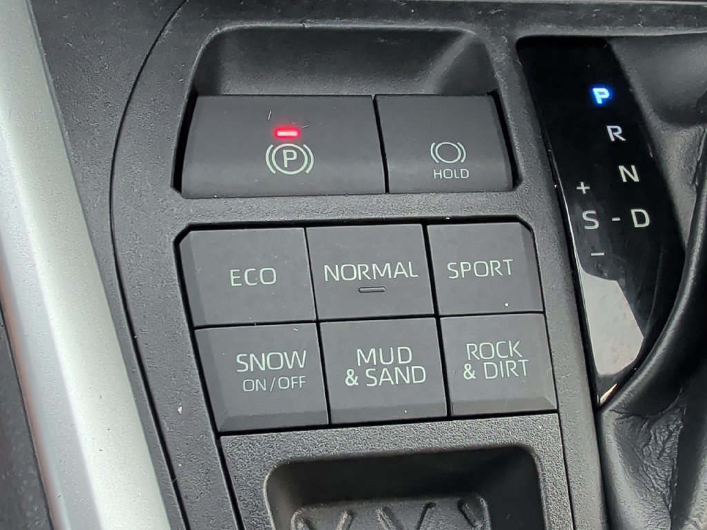 Used 2019 Toyota RAV4 LE w/ All Weather Liner Package AWD/4WD image 27