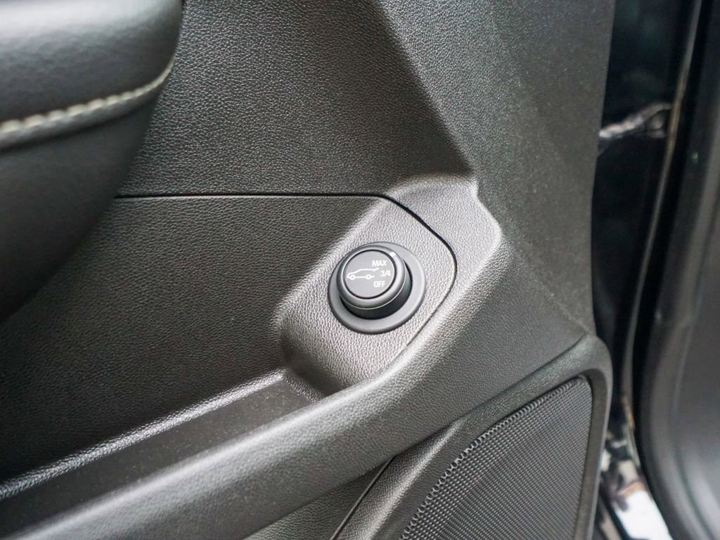 Used 2018 GMC Terrain Denali w/ Advanced Safety Package image 16