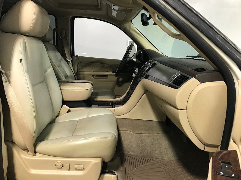 Used 2010 Cadillac Escalade Premium AWD/4WD image 14