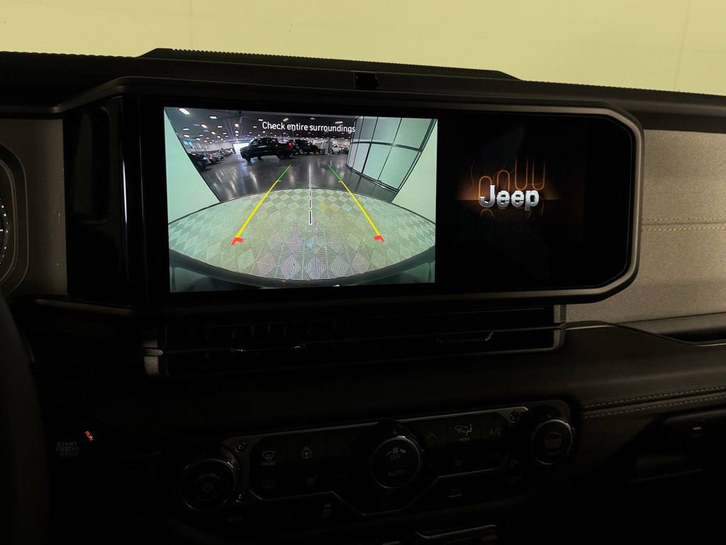 Used 2025 Jeep Wrangler Unlimited Sahara image 16