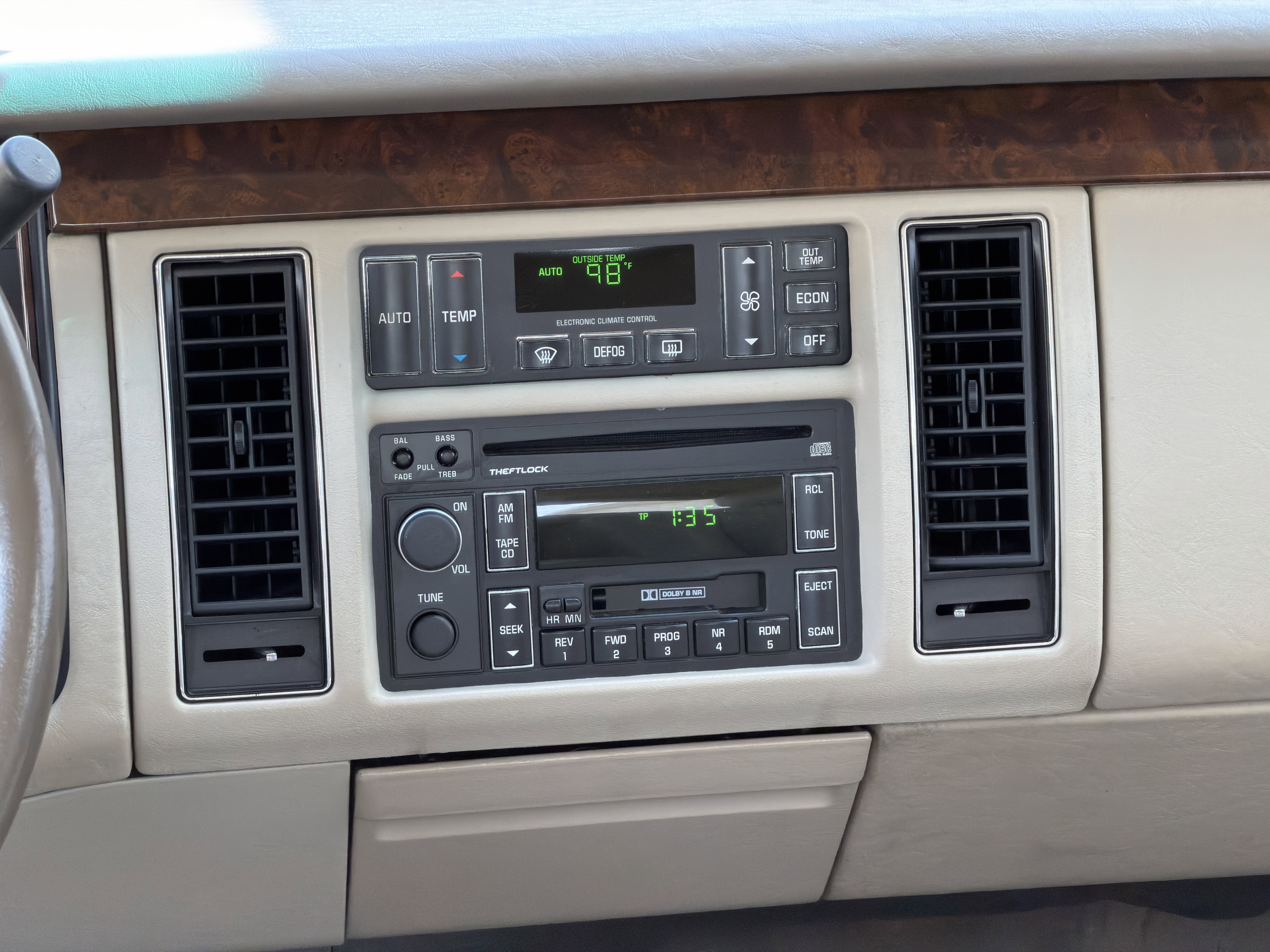 Used 1996 Cadillac Fleetwood Brougham RWD image 14