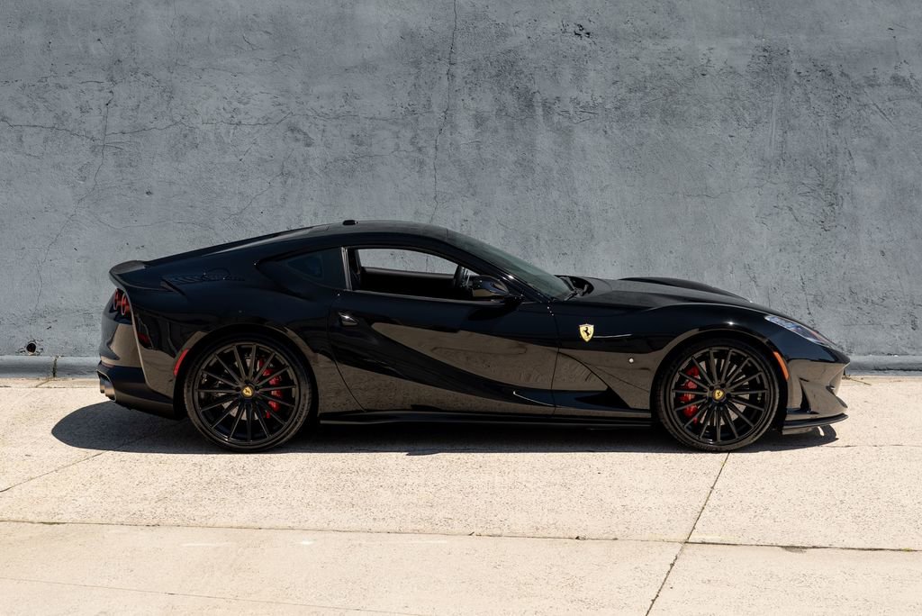 Used 2018 Ferrari 812 Superfast RWD image 6