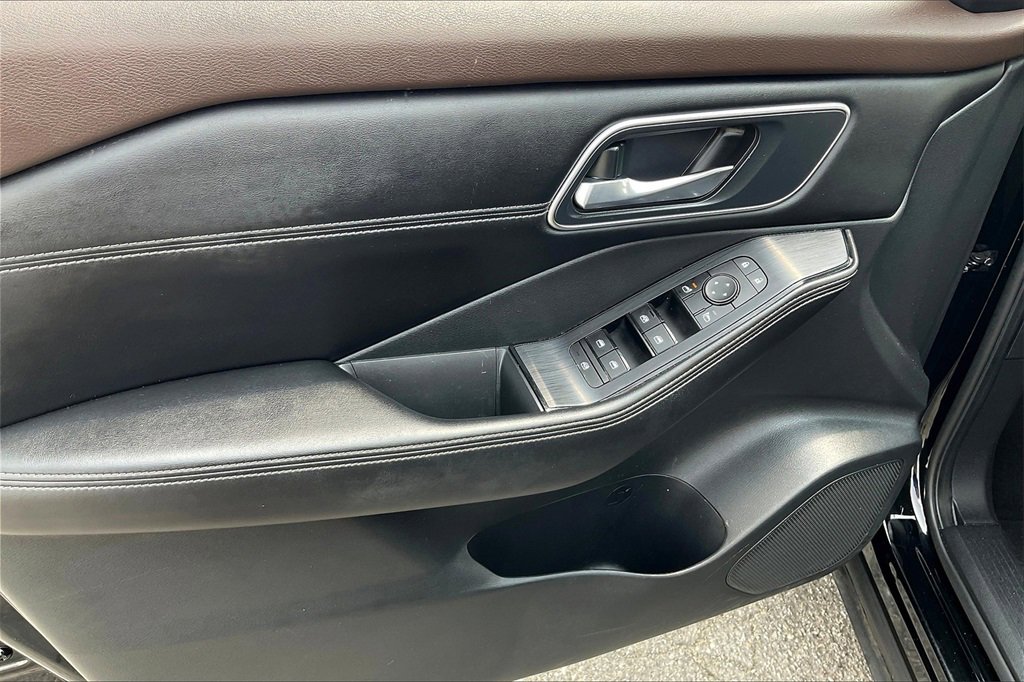 Used 2021 Nissan Rogue SV w/ Premium Package image 21