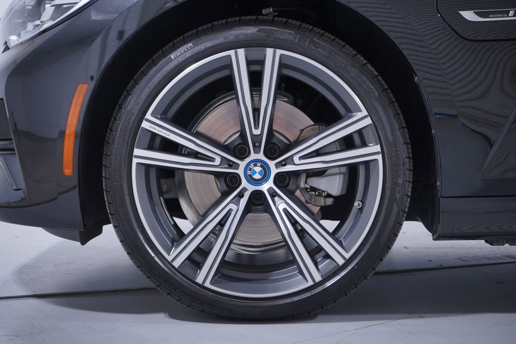 Used 2022 BMW 330e w/ Premium Package image 2