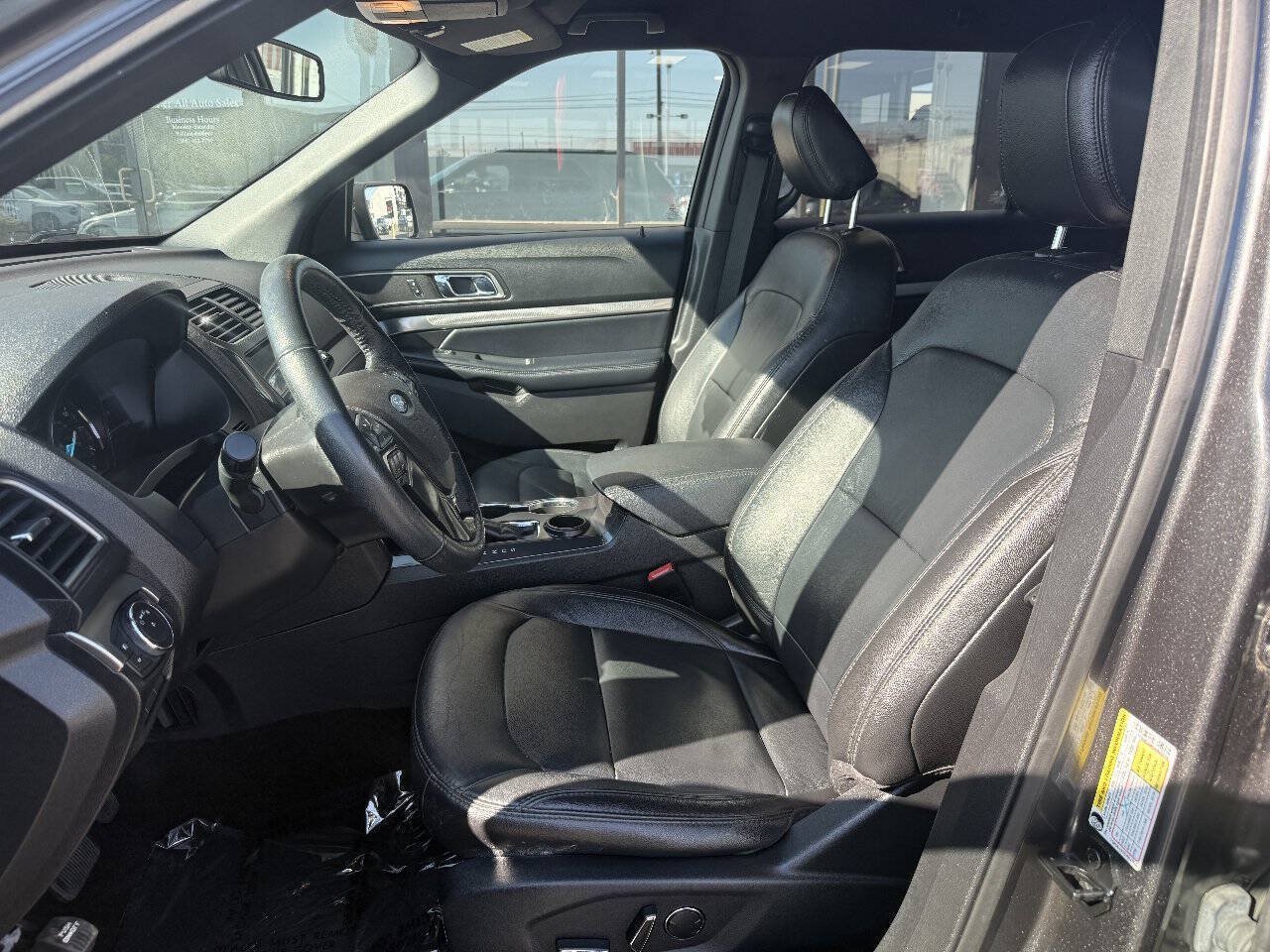 Used 2018 Ford Explorer XLT w/ Equipment Group 202A FWD image 10