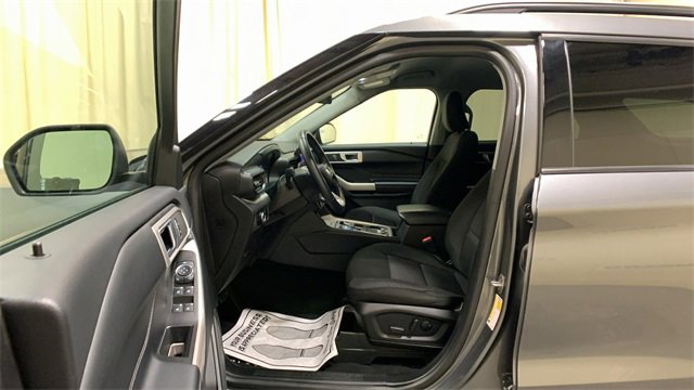 Used 2023 Ford Explorer XLT image 30