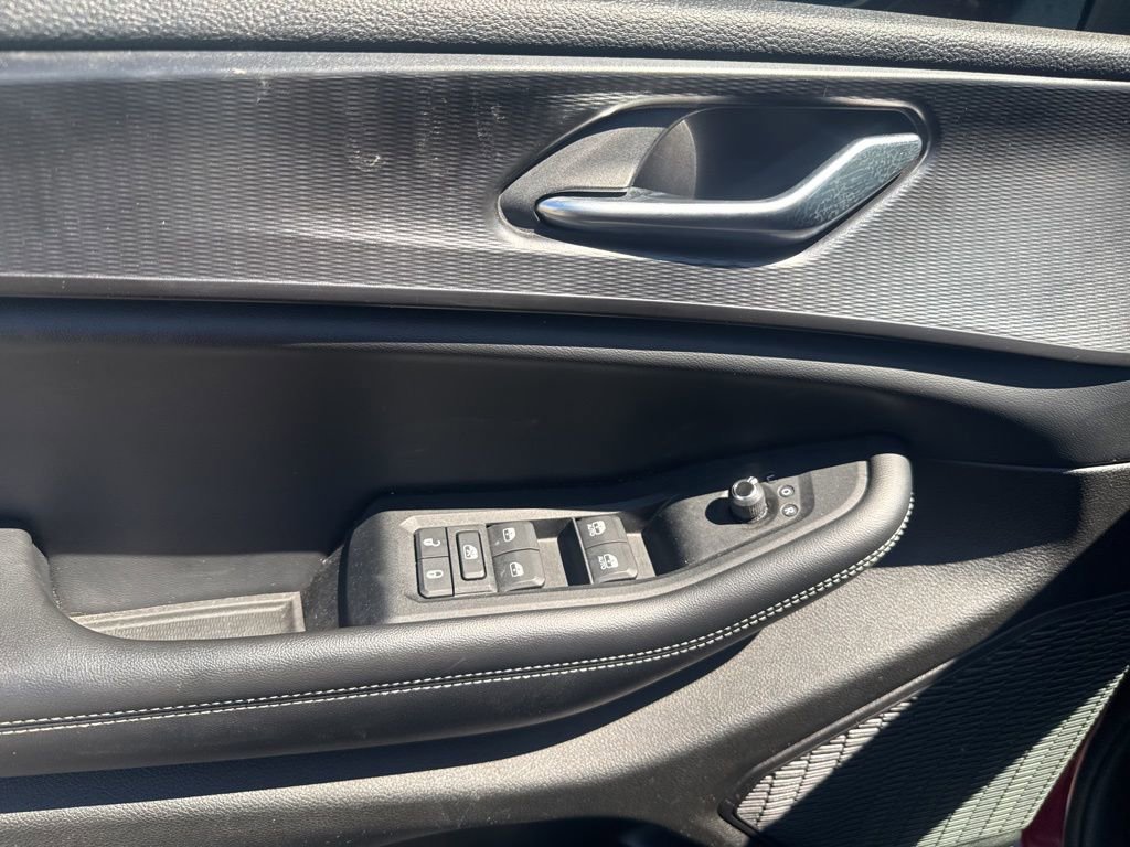 Used 2023 Jeep Grand Cherokee Laredo image 12