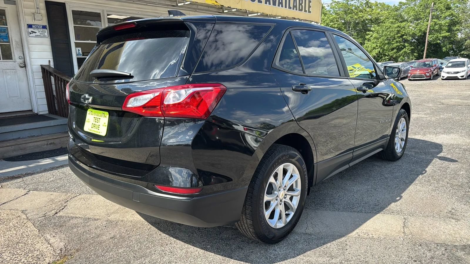 Used 2021 Chevrolet Equinox LS w/ LS Convenience Package FWD image 3