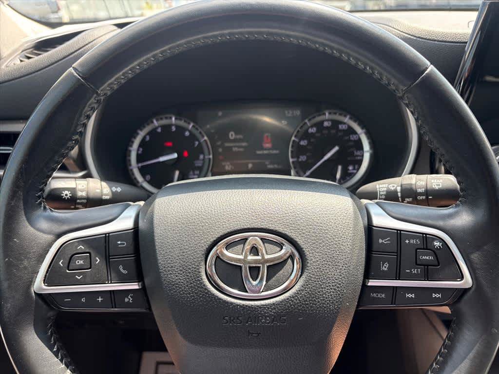 Used 2022 Toyota Highlander XLE AWD/4WD image 15
