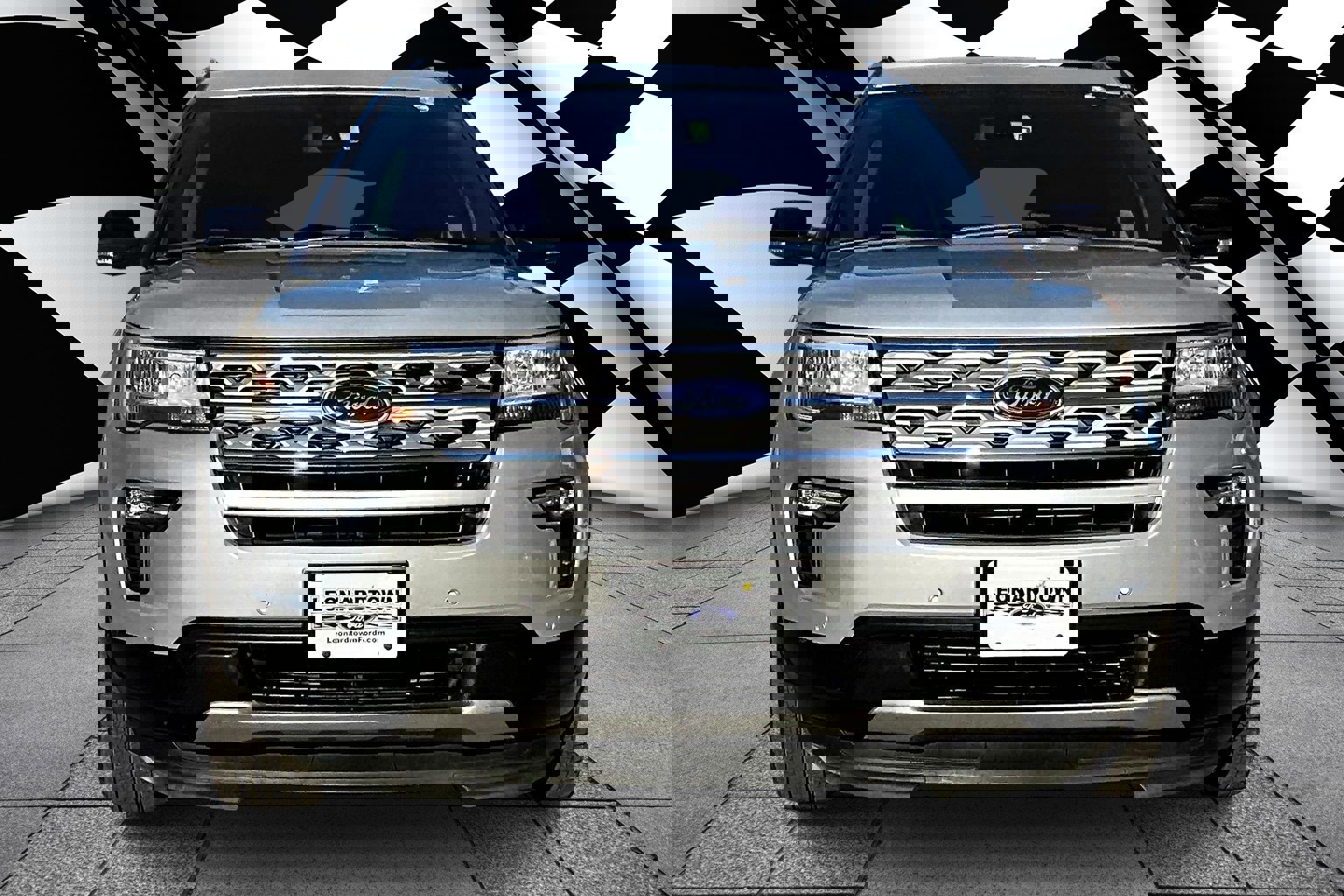 Used 2018 Ford Explorer XLT w/ Equipment Group 202A image 3